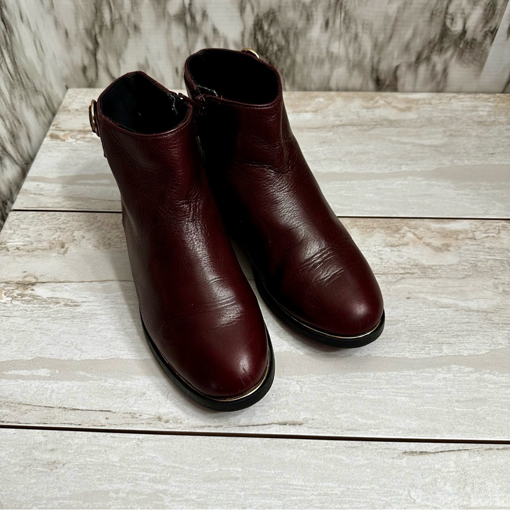 Zara Girls Sz 34 US Sz 2.5 3 Red Wine Leather Bootie Shoes Side Zip Gold Accents - Picture 4 of 10